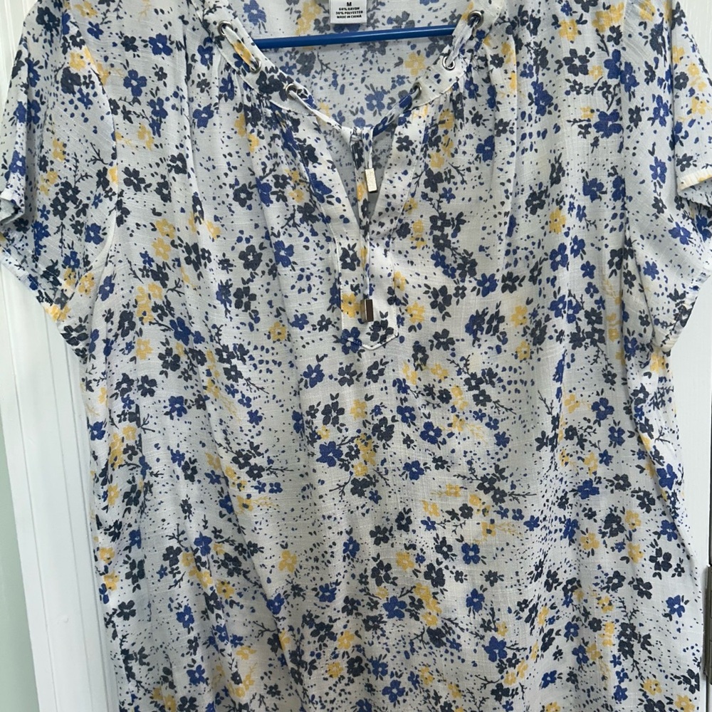 Liz Claiborne White/ Blue & Yellow Blouse with Mandarin Collar and Short Sleeves